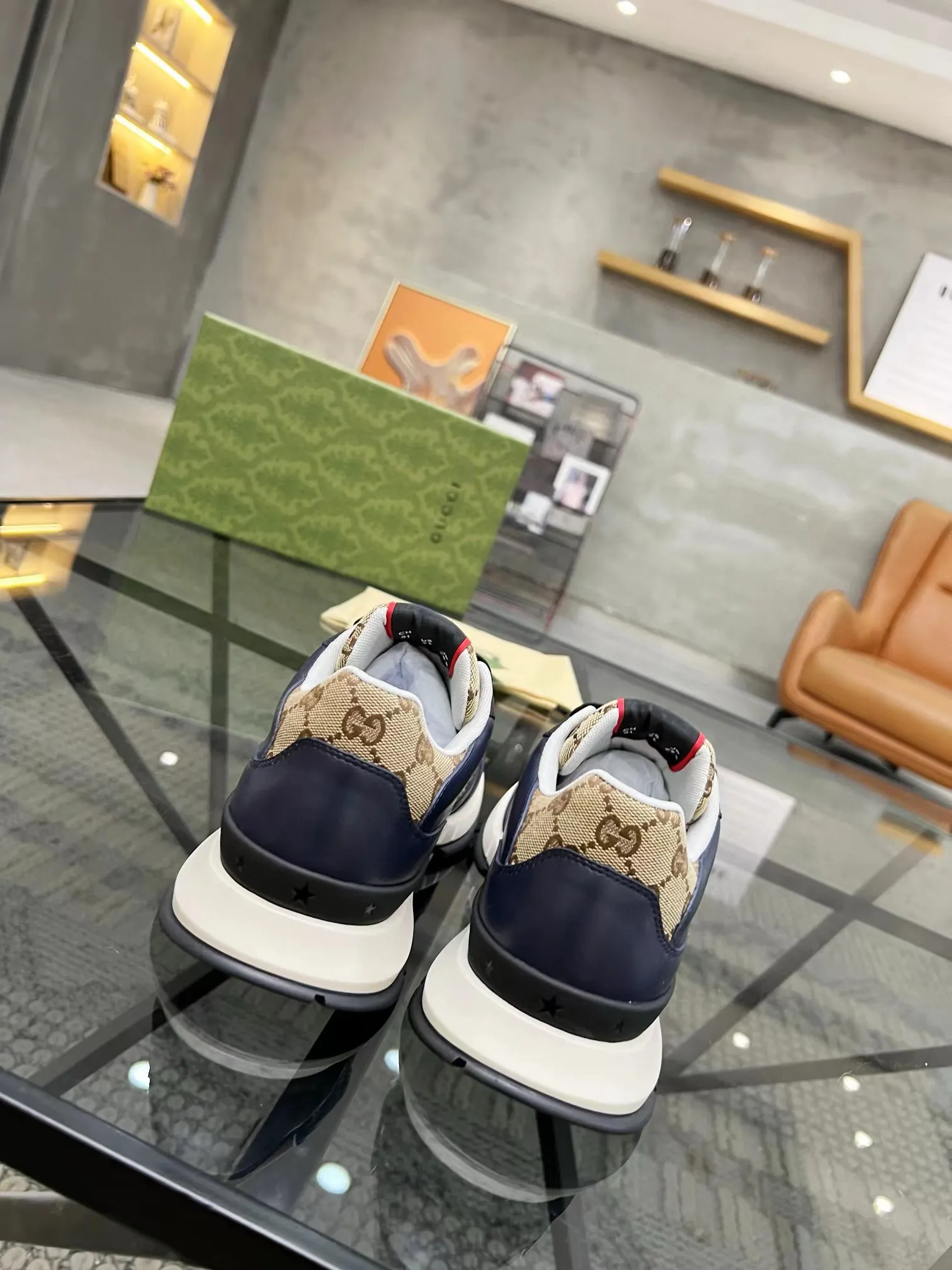 Factory price: 458💰New men's shoes GUCCI [Lightning] latest shoes shipped. Original quality, fashionable, made of special materials, sheepskin lining, brand new packaging. The foot feels super comfortable and the workmanship is impeccable. Size: 38-44, customized 45